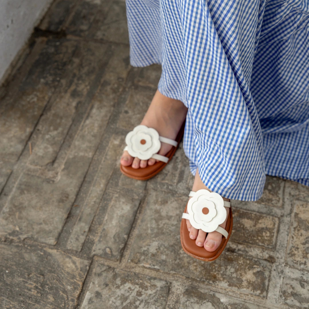 Fresh Flats in Hana White & Brown