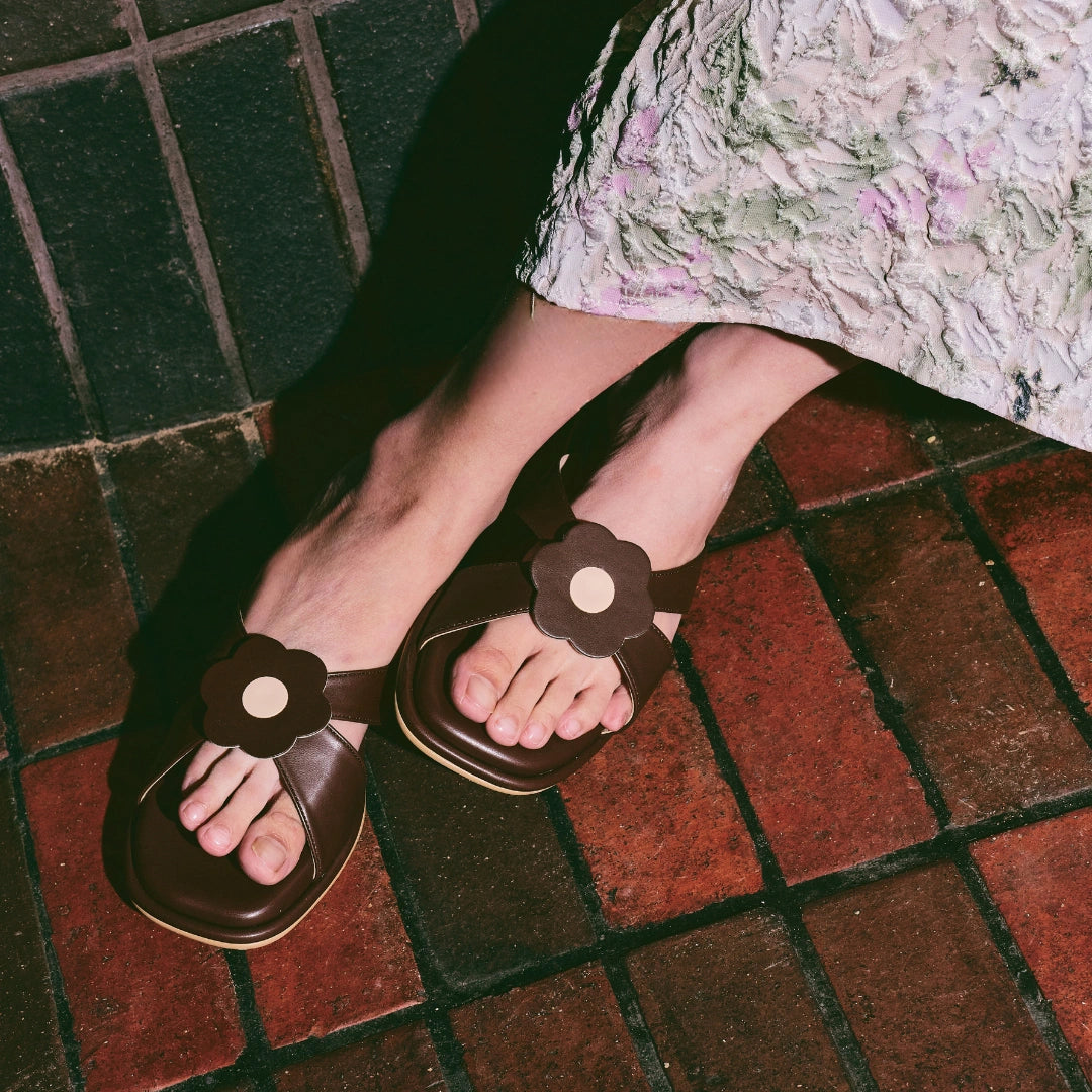 Harie Flats in Hana Espresso Brown