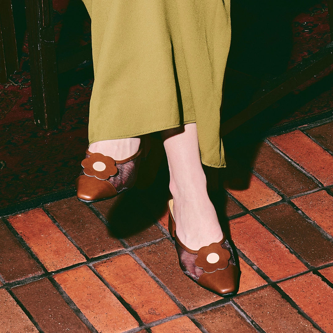 Moment Mules 2.0 in Dark Brown Mesh
