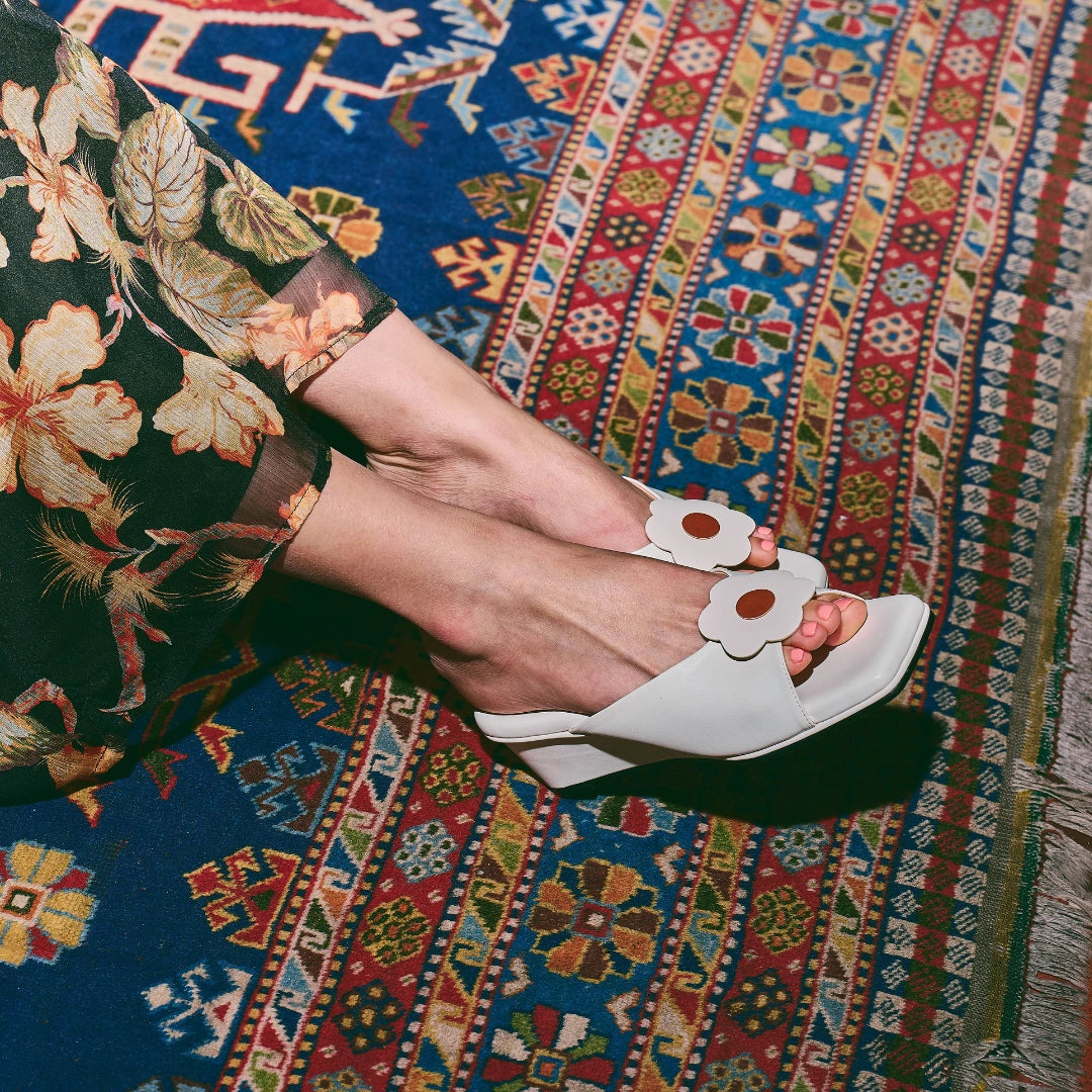 Rosie Wedges in Hana White