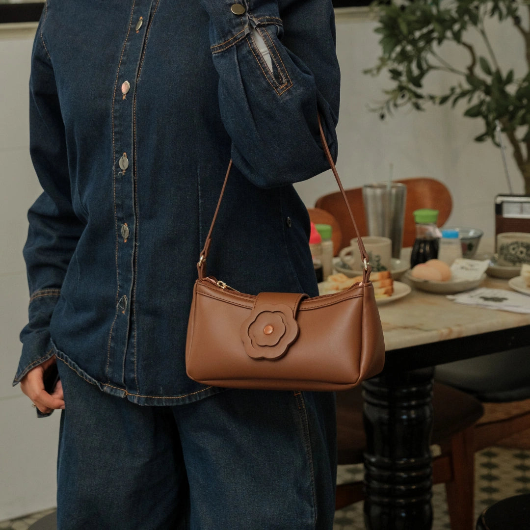Iconic Saddle Bag in Espresso